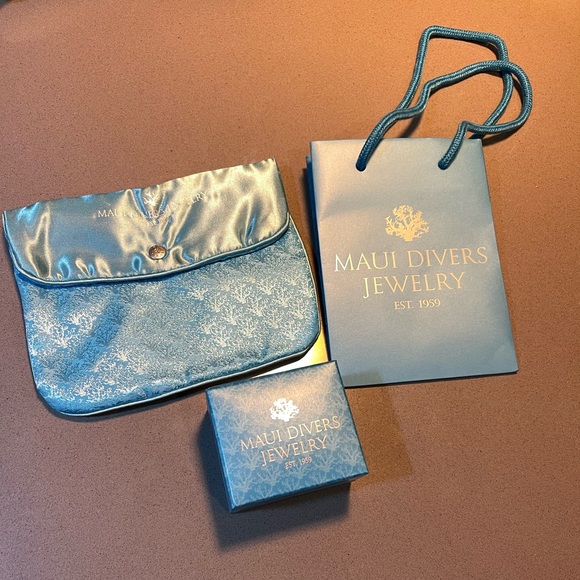 MAUI DIVERS Gold & Diamond Ring - Picture 14 of 17